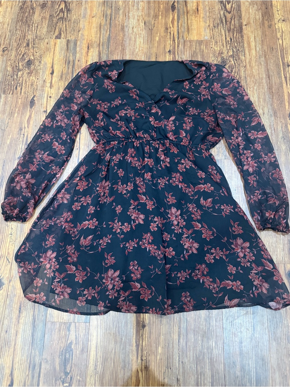 Women’s Flowy Chiffon V-neck Mini Dress